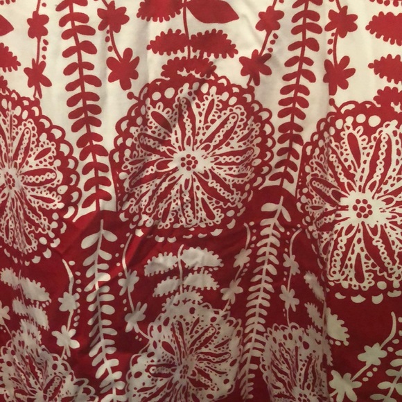 Eye catching red and white print dress - Picture 3 of 8